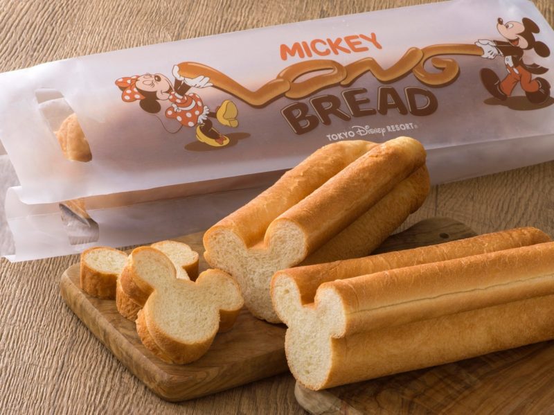 ミッキーシェイプ「ミッキーマカロン」と「ミッキーロングパン」が東京ディズニーリゾートで発売！