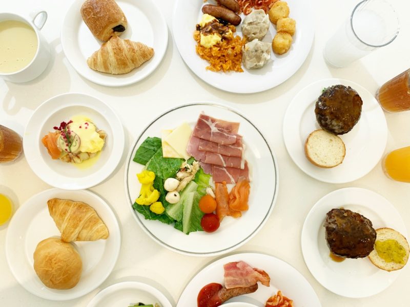 肉厚ビーフバーガーとクロッフルが絶品！「オリエンタルホテル 東京ベイ」の新しい朝食メニューをレポートします！