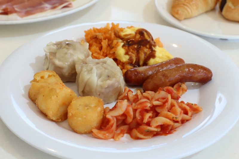 肉厚ビーフバーガーとクロッフルが絶品！「オリエンタルホテル 東京ベイ」の新しい朝食メニューをレポートします！
