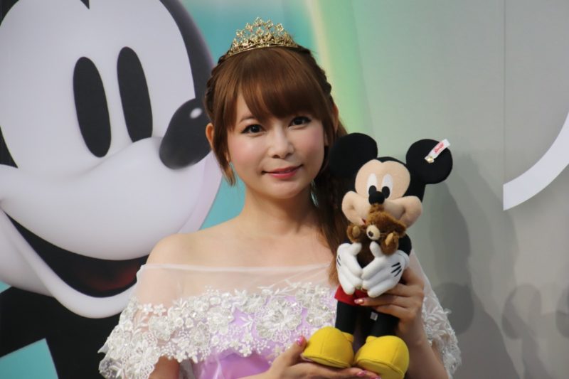 オープニングに中川翔子さん登場『Disney100 THE MARKET in 日本橋三越本店』約5,000点のディズニーアイテムをレポートします！