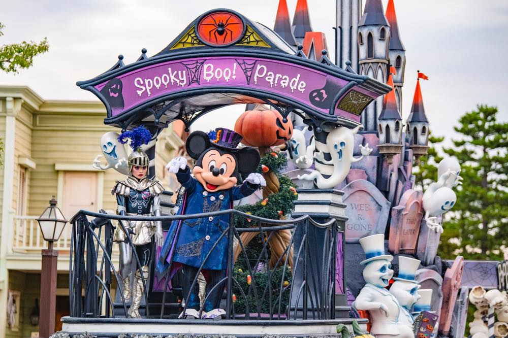 「ディズニーハロウィーン」スプーキー“Boo!”パレードやディズニー・ハロウィーン・グリーティングの模様をお届け！10月31日（火）まで開催中！