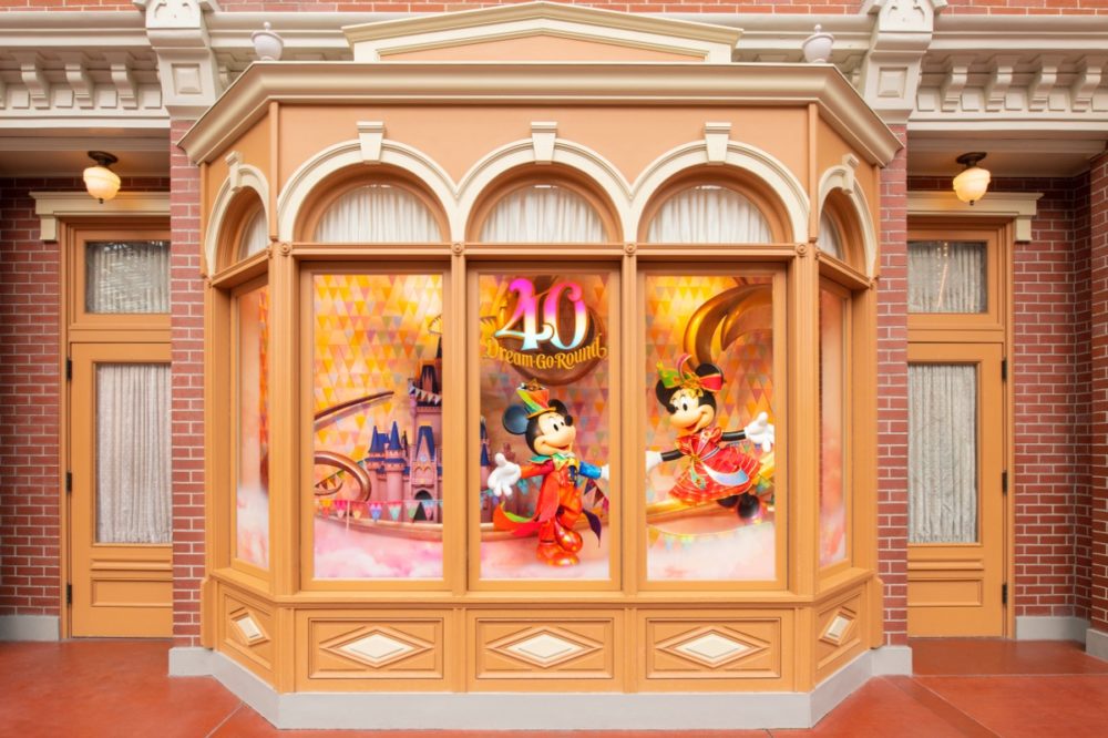 「東京ディズニーリゾート40周年」パークデコレーションのピースを専用フレームに入れて抽選販売！