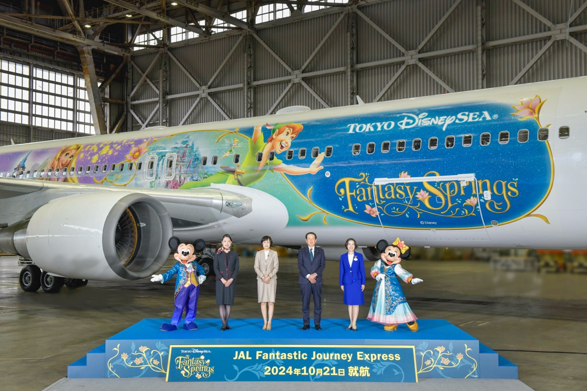 東京ディズニーシー「ファンタジースプリングス」をテーマとした特別塗装機「JAL Fantastic Journey Express」が10月21日（月）より国内線に就航！