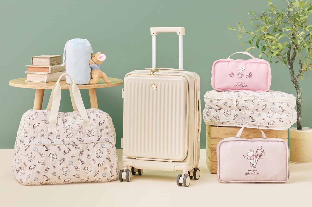 「ディズニーストア」プーさんと仲間たちをデザインしたトラベルグッズが揃う新コレクション「POOH TRAVEL」を発売中