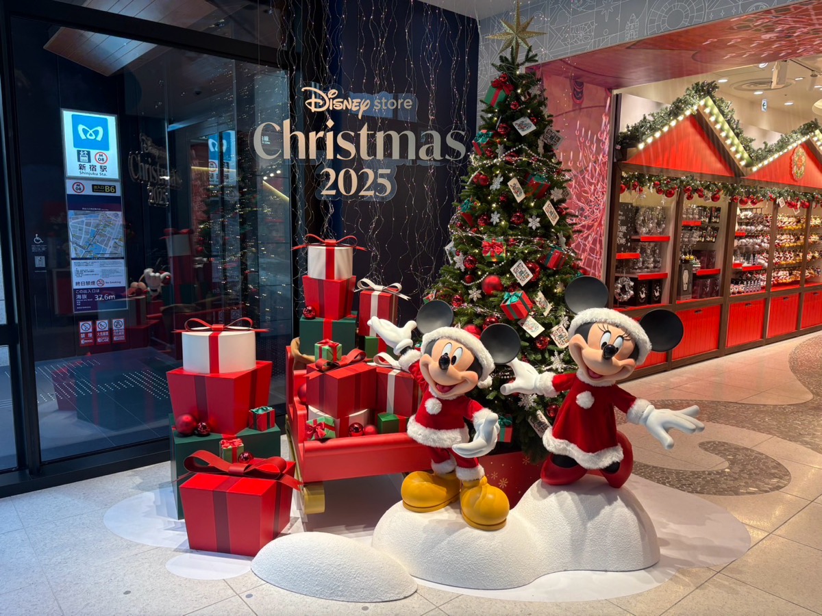 ディズニーストアがクリスマスの魔法をお届け！ホリデーシーズンを彩る 