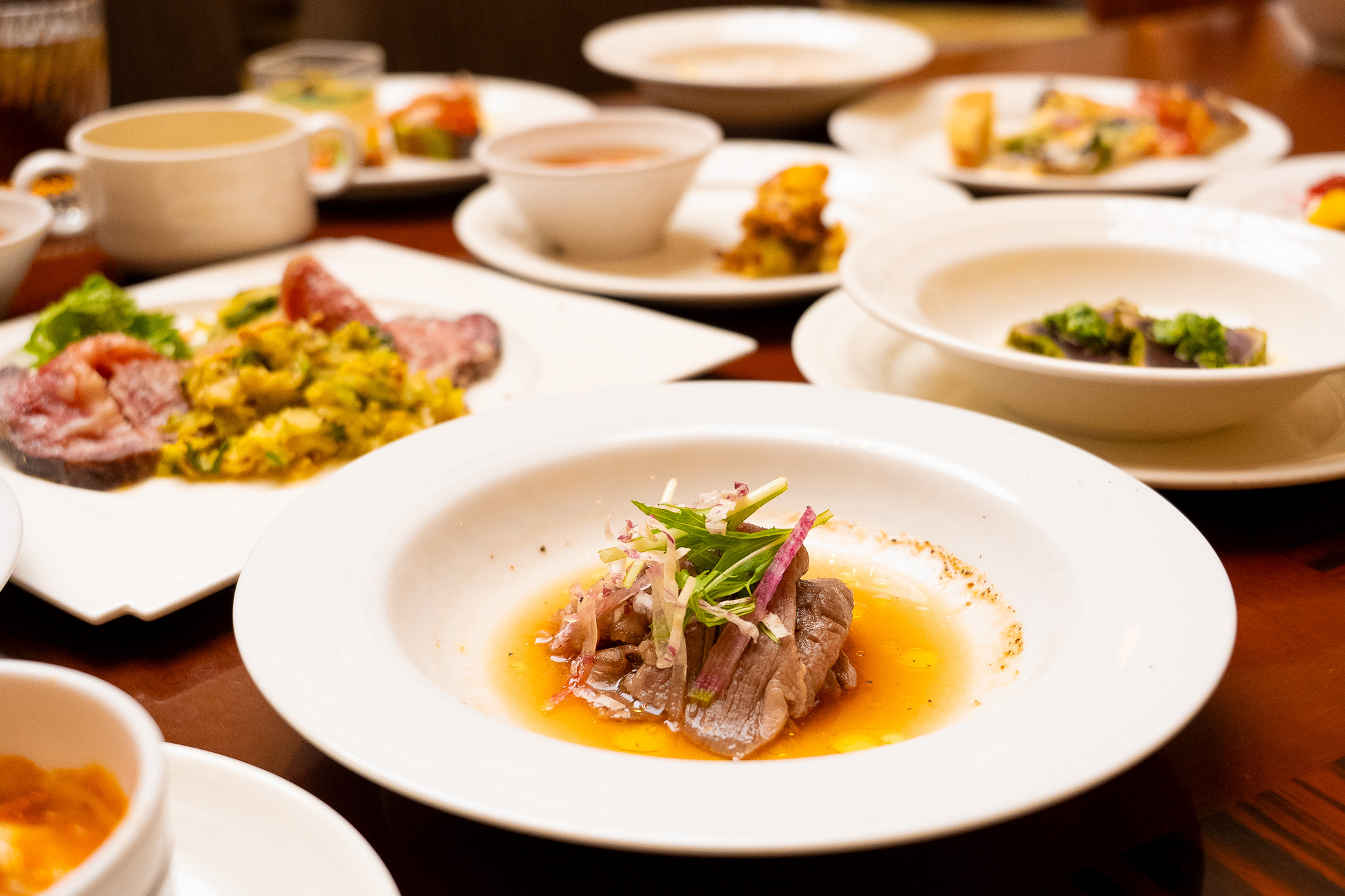 【GW限定】国産牛ローストビーフが降臨！浦安ブライトンホテル東京ベイ「カシュカシュ」の特別ビュッフェを完全ガイド