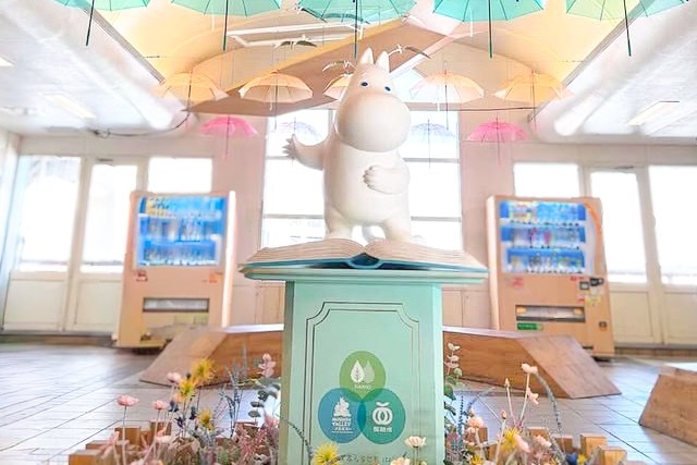 【飯能駅】改札を抜ければそこはムーミン谷。色鮮やかな「アンブレラスカイ」が期間限定で登場！